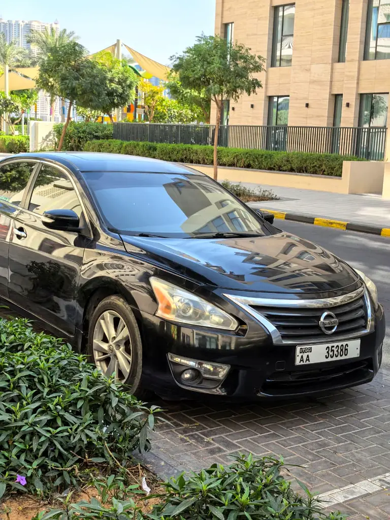 Nissan Altima 2015 — photo 1 of 8