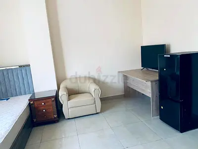 FREE Car parking EXCLUSIVE person room available each person 1900–NEAR METRO AVAILABLE. GYM