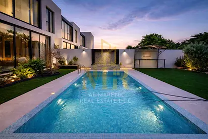 Smart villa with 4 master bedrooms and a swimming pool, price includes air conditioning.