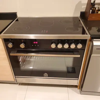 Lagermania five hubs electric ceramic cooker size 90cm