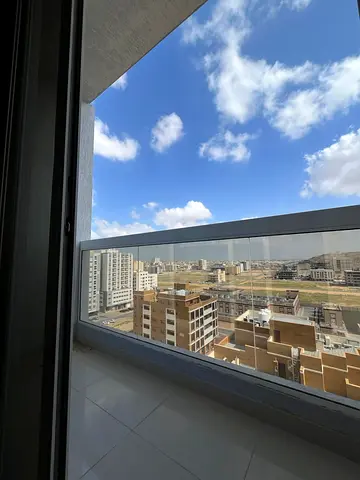 غرفه وصاله اتنين حمام اول ساكن مساحه كبيره وغرفه نوم ماستر مع اطلاله كامله مفتوحه باقل الاسعار واجمل التشطيبات