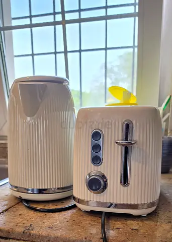 Breville Bold Cream Kettle and Toaster Set | with 1.7 Litre