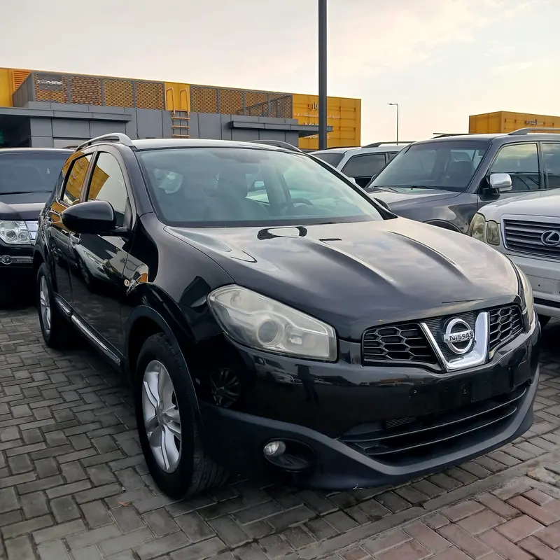 Nissan Qashqai 2011 — photo 1 of 11