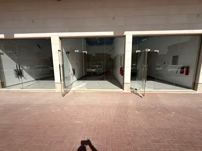 محل مساحه ممتازه بسعر مناسب - موقع مميز بالروضه