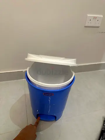Small trash bin
