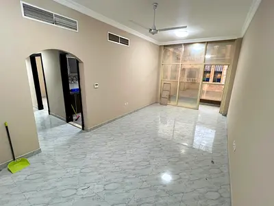 شقه ثلاث غرف وصاله _ الروضه 1 عجمان _ قريب من شارع اليشخ عمار _ تكييف مركزي _ سكن عائلات