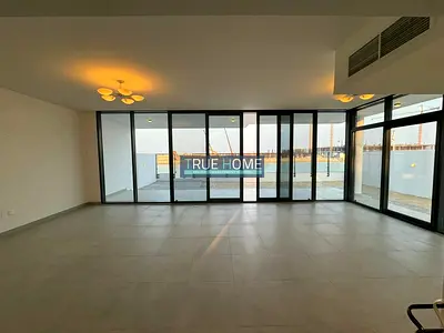 Ready 5BR Beach access | Freehold villa