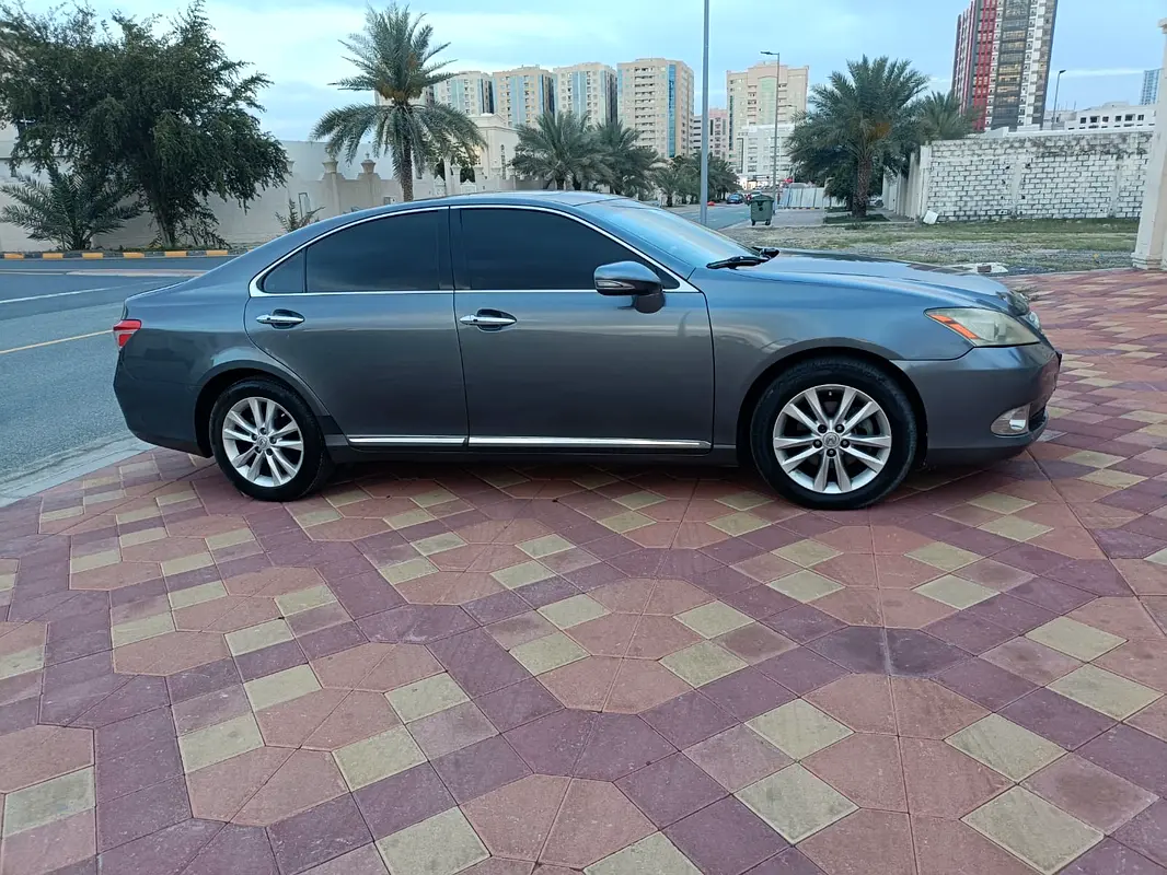 Lexus ES-Series 2012 — photo 1 of 20
