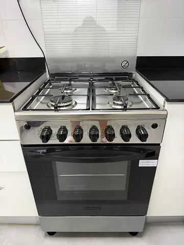 New stainless steel freestanding gas cooker with oven
