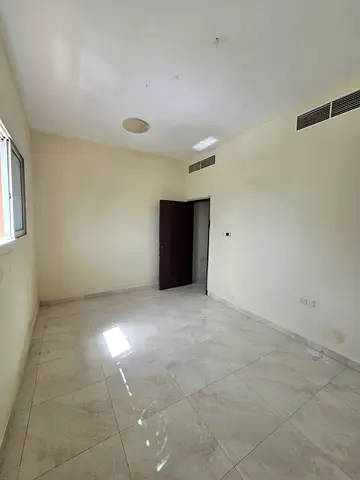 شقة غرفة وصالة للإيجار السنوي في ليوارة 1 – منطقة البستان، موقع مميز وقريب من الخدمات، مناسبة للعائلات وسهلة الوصول لباقي مناطق عجمان.