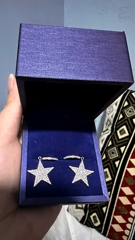 Star-shaped 925 silver drop earrings — good as new, never used.