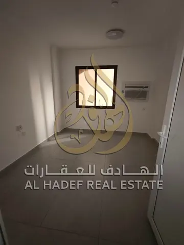 شقة غرفة وصالة للإيجار في المجاز 2 الشارقة | 2 حمام | تشطيب ممتاز | سعر مميز 30 ألف سنوي | 6 دفعات مريحة | موقع حيوي قريب من جميع الخدمات