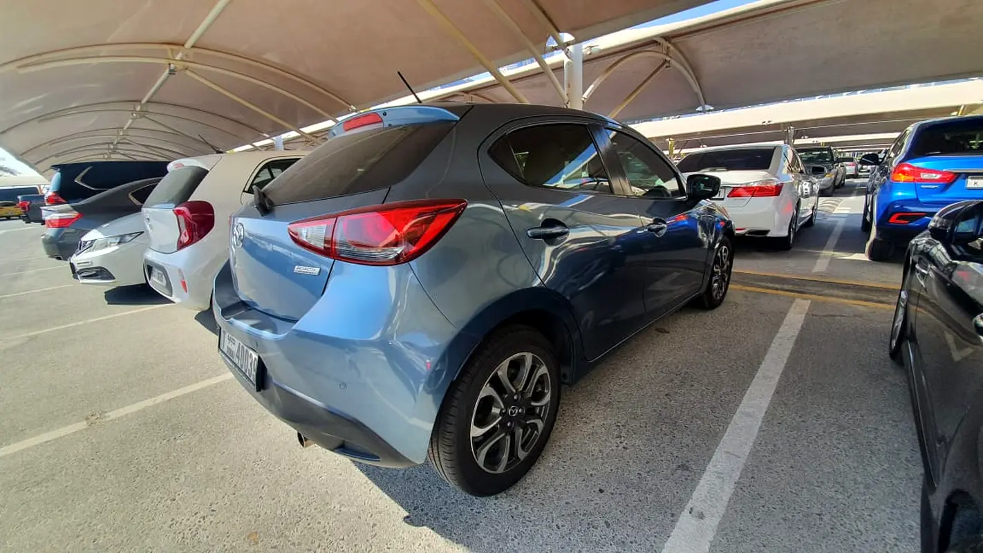 Mazda 2 2016 — photo 1 of 5