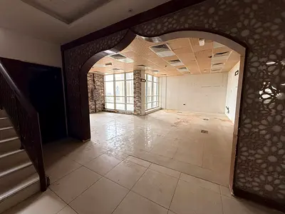 فرصة مميزة للإيجار التجاري في قلب الشارقة فيلا تجارية فاخر بمواصفات مثالية للشركات الباحثة عن موقع استراتيجي ومساحة عمل احترافية