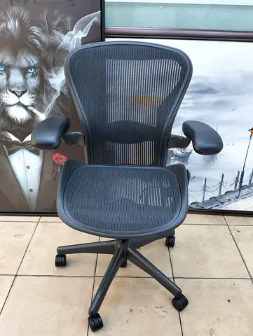 Im for selling Herman Miller Areon classic chair size B good condition