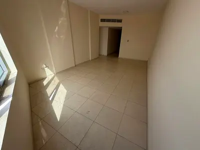 بكورنيش عجمان: 3 غرف وصالة (أول صف) إطلالة بحر بانوراما بـ 45 ألف (سنوي). مساحة كبيرة و2 حمام. تأمين 2500 كاش. موقع سياحي فاخر لا يعوض