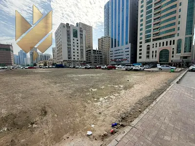 أرض واسعة تصلح باركن سيارات بموقع مميز