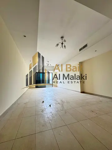 🏡🔥 **شقة 3 غرف ماستر + غرفة خادمة ماستر | 5 حمامات | تكييف مركزي مجاني + باركن وجيم ومسبح مجاني | القصباء** 🔥🏡