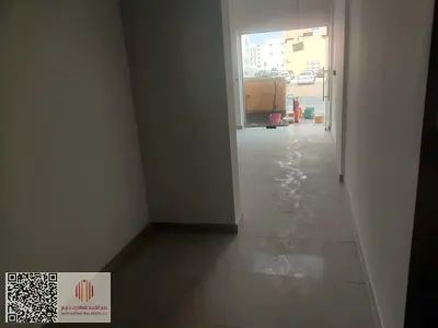 محل تجاري مميز للإيجار السنوي في منطقة الجرف الصناعية 3 – عجمان، يتمتع بموقع استراتيجي في واحدة من أكثر المناطق الحيوية التي تشهد نشاطًا تجاريًا وصناع