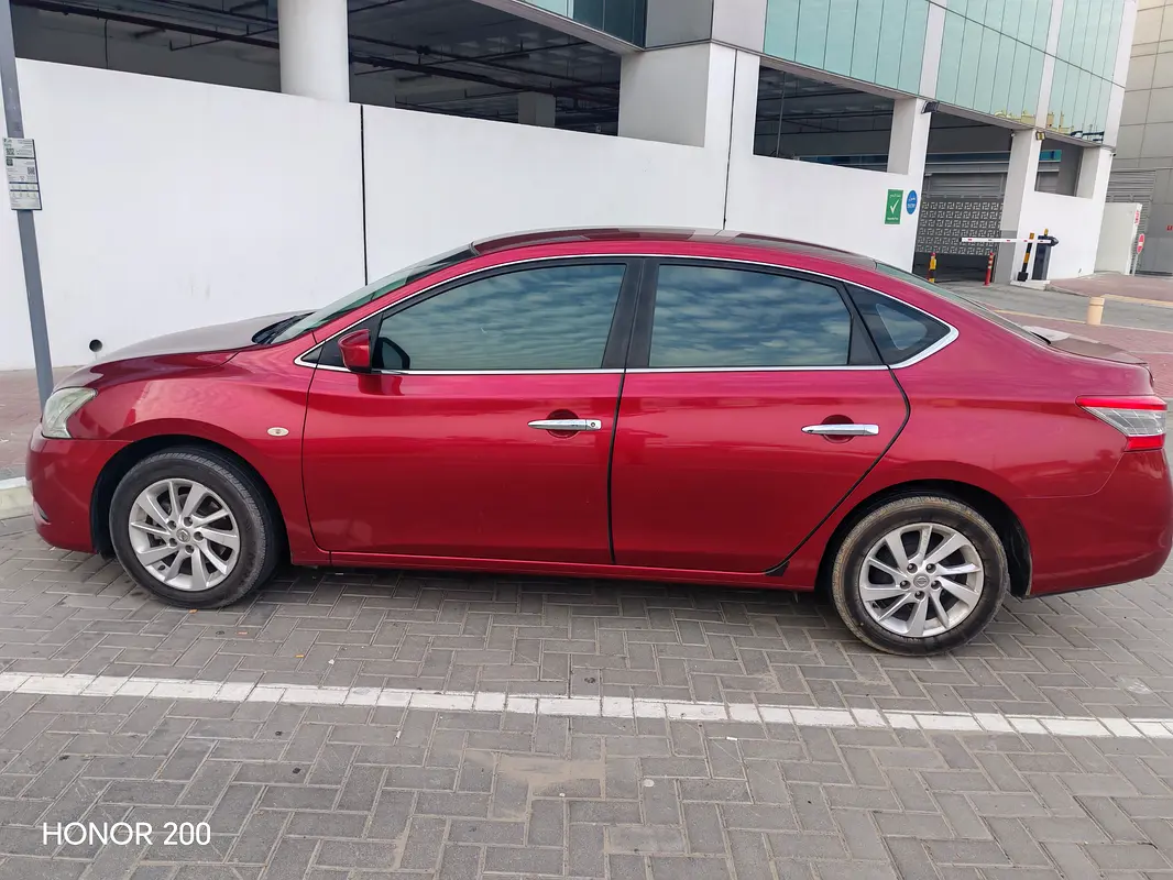 Nissan Sentra 2016 — photo 1 of 6