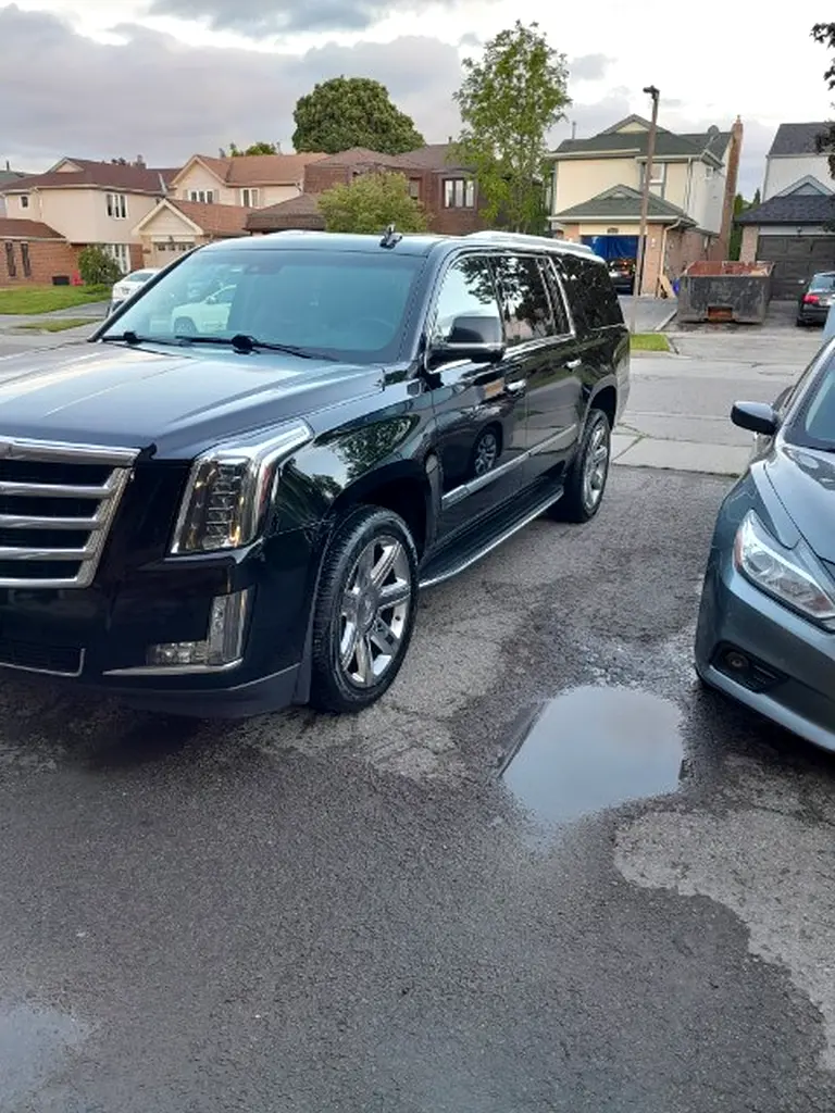 Cadillac Escalade 2016 — photo 1 of 11