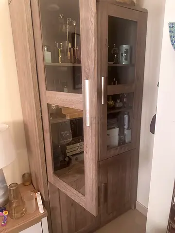 1 Showcase Cupboard