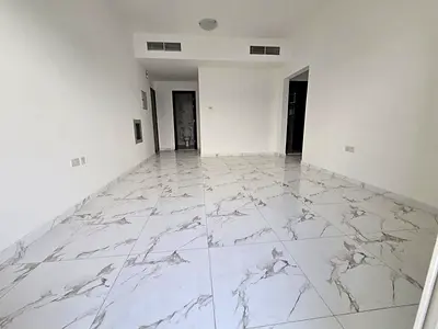 شقة غرفة وصالة أنيقة في الراشدية 2، عجمان ✨غرفة نوم ماستر 🛋 صالة واسعة ومريحة 🛁 2 حمام 🌅 بلكونة بإطلالة جميلة 🗄 خزائن حائط 🔐 نظام دخول بالكارت ل