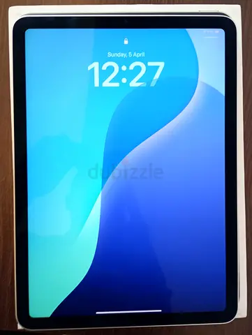 Apple iPad - 5th Generation (Wi-Fi, 64GB) in Excellent Condition