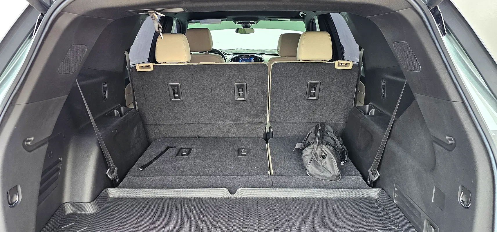 Chevrolet Traverse 2023 — photo 1 of 12