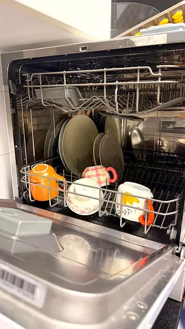 Dish washer