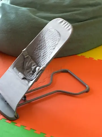 Teknum Foldable grey baby bouncer / rocker
