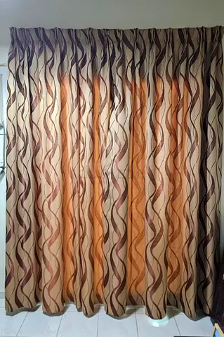 Brown wave-pattern curtains — full set (Excellent condition)