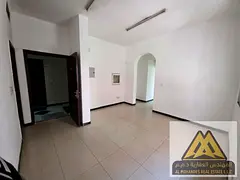 Excellent price, large spaces, prime location in the city center, and free maintenance by the owner.