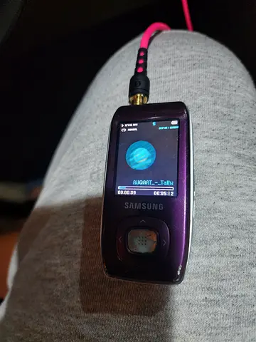 Samsung YP-T9J  MP4 Player