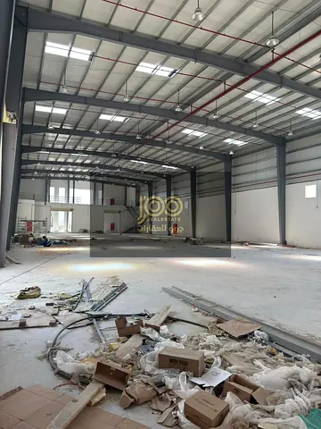 High-Power Warehouse with Mezzanine + Showroom for Rent in UAQ | 21,000 sq. ft | 200 kW | Main Road