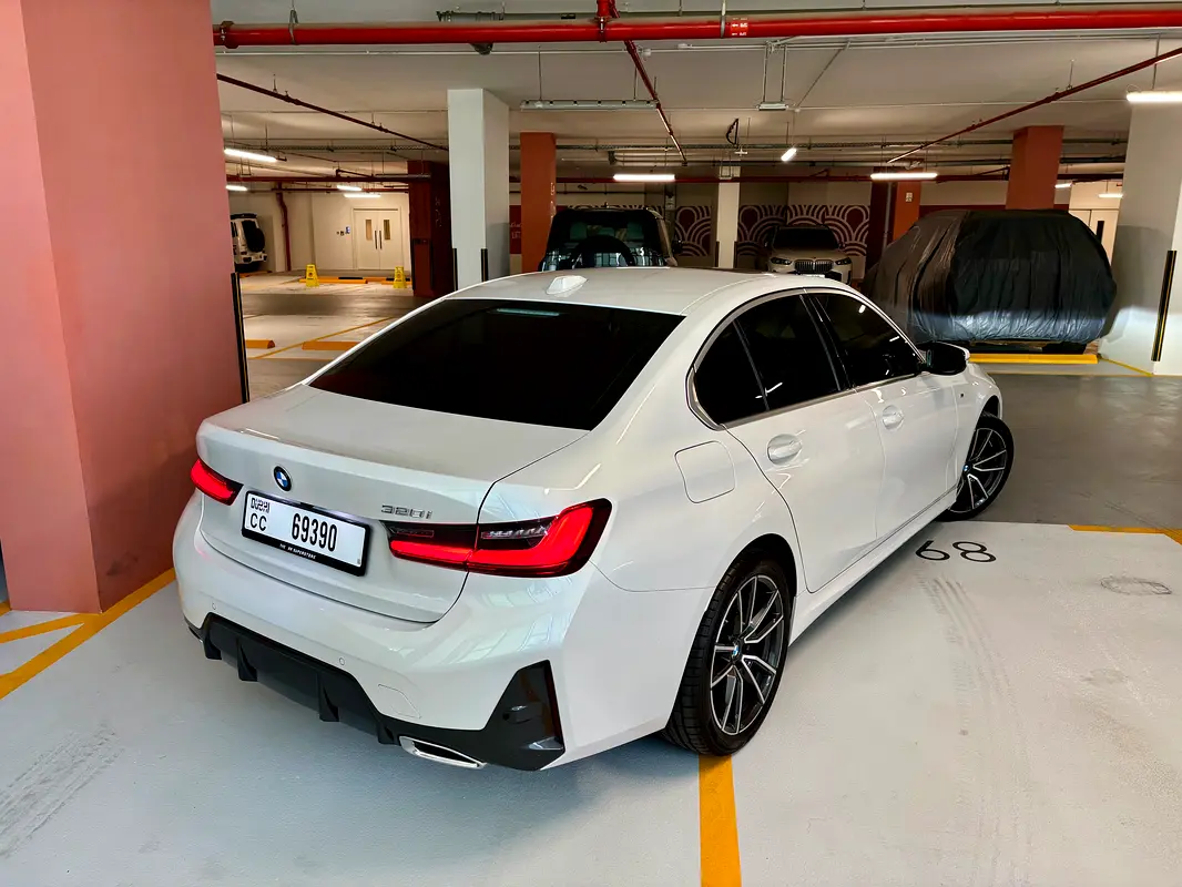 BMW 3-Series 2023 — photo 1 of 8