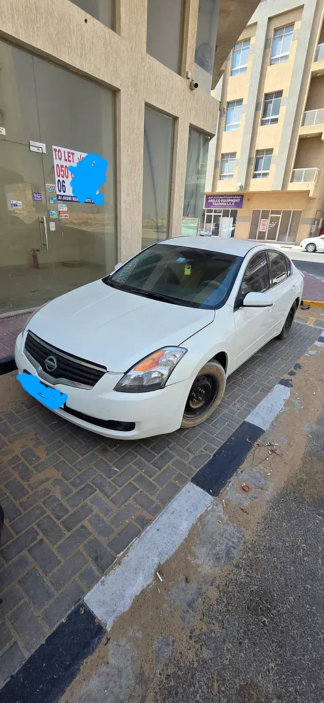 Nissan Altima 2009 — photo 1 of 12