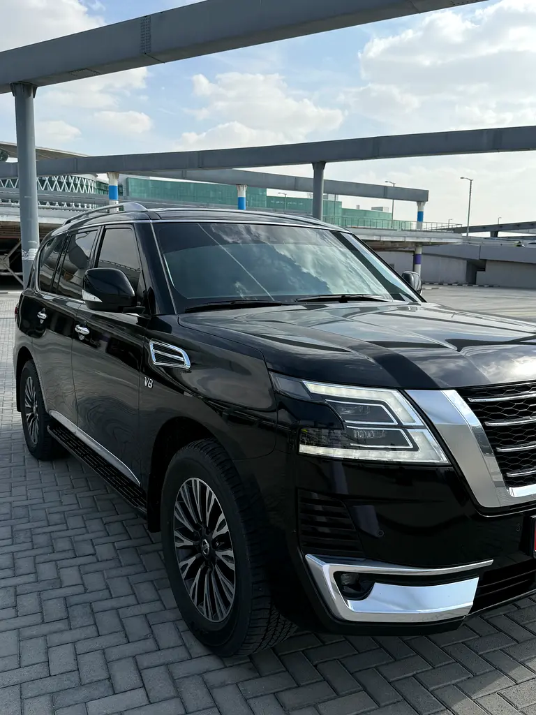 Nissan Patrol 2021 — photo 1 of 6