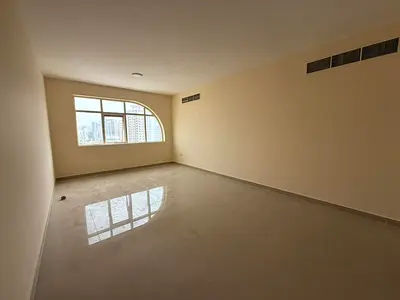 غرفتين وصاله مع موزع في بناء مجدد بالكامل | موقع حيوي قريب من جميع الخدمات و قريب من مخرج دبي