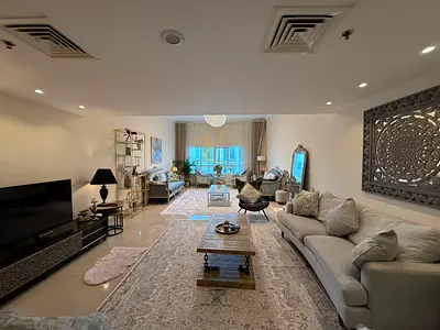 🌟 للبيع شقة فاخرة في دانة الخان مع إطلالة ساحرة على بحيرة الخان 🌟