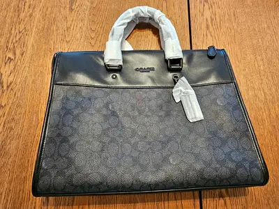 Original Coach Gotham folio in exclusive canvas