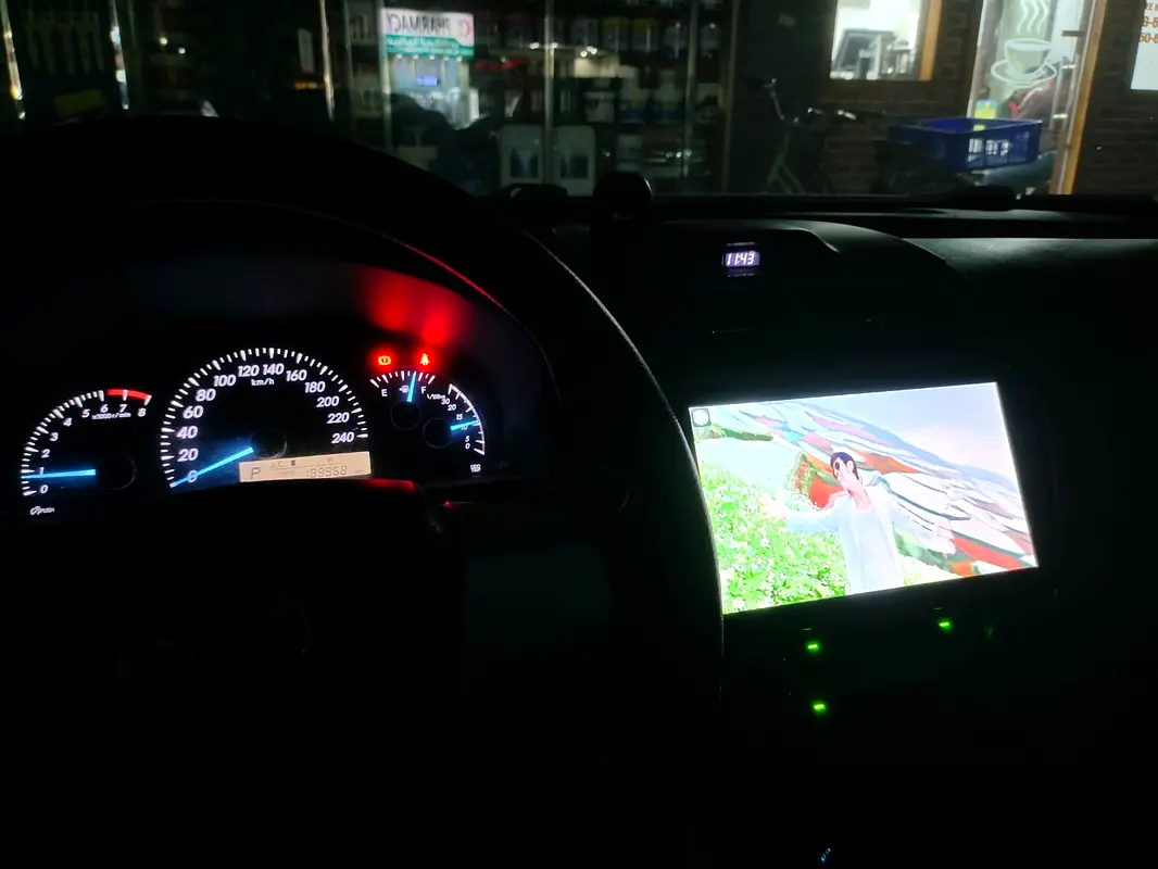 Toyota Camry 2013 — photo 1 of 13