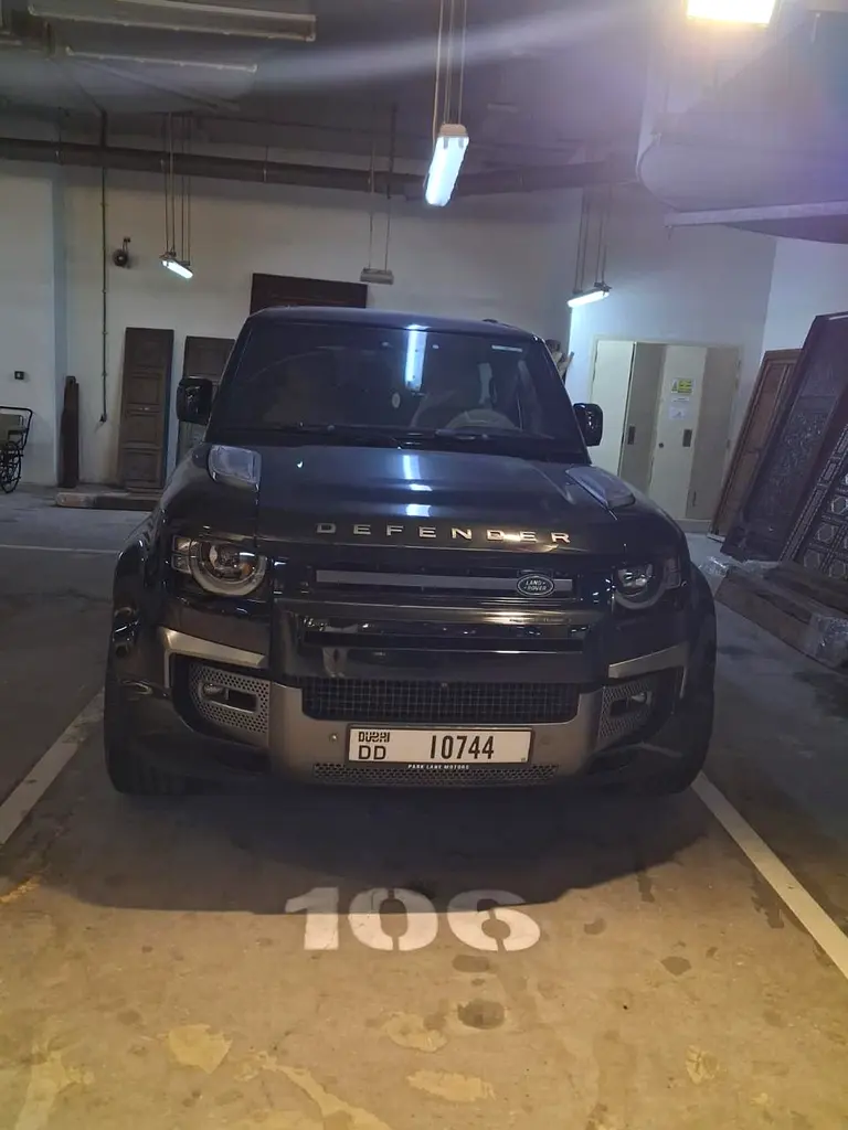 Land Rover Defender 2023 — photo 1 of 5