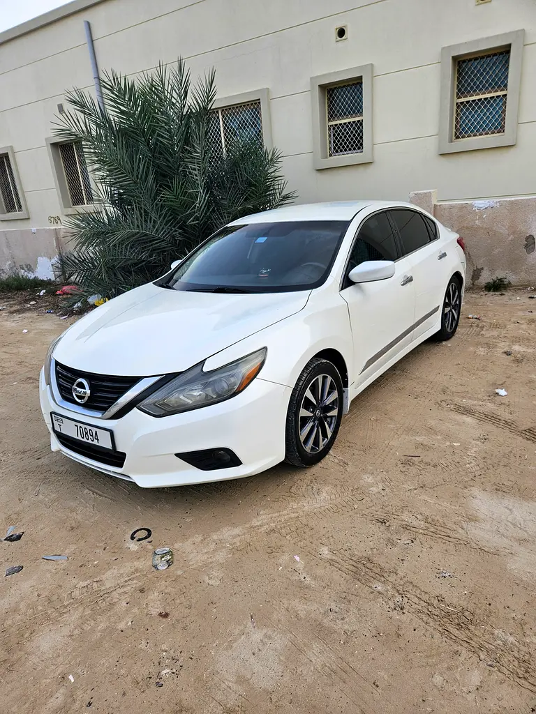 Nissan Altima 2016 — photo 1 of 11