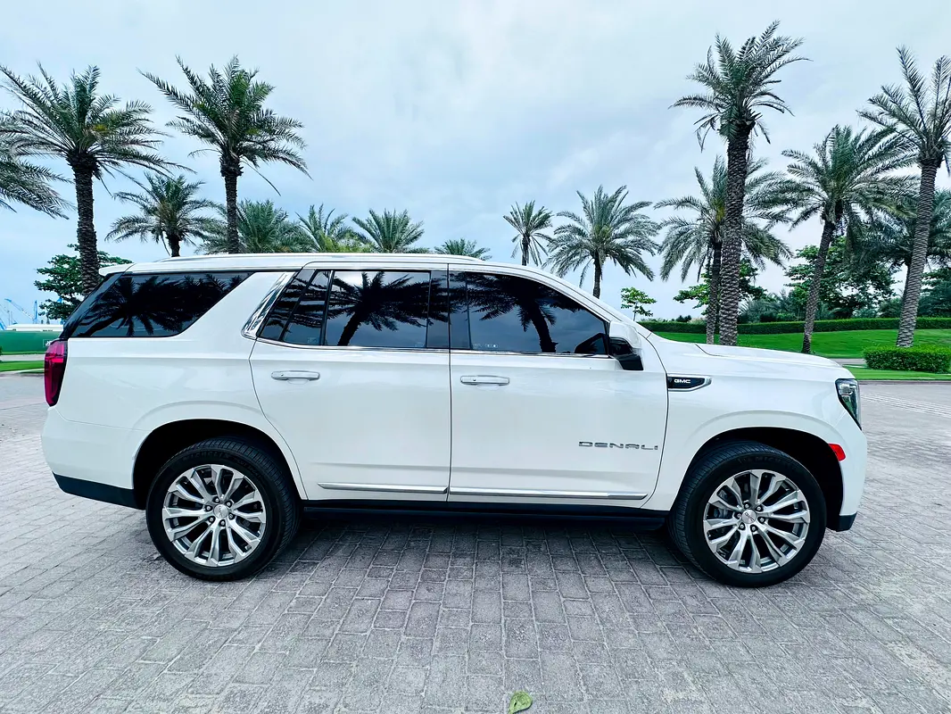 GMC Yukon 2022 — photo 1 of 20