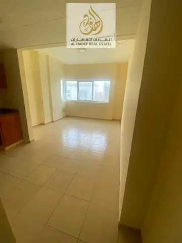 استوديو للإيجار السنوي في الشارقة البوطينة بمساحة ممتازة مع تكييف مركزي وموقع حيوي قريب من جميع الخدمات