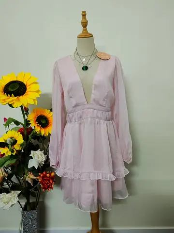 Beautiful Light pink chiffon mini dress — deep V  sheer balloon sleeves 💕