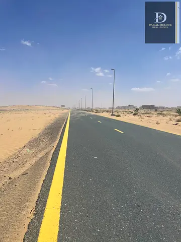 للبيع فى الشارقه   منطقه مزيرعه   قطعه ارض تجارى / مساحه 5000قدم   موقع مميز جدا / على شارع 24 متر