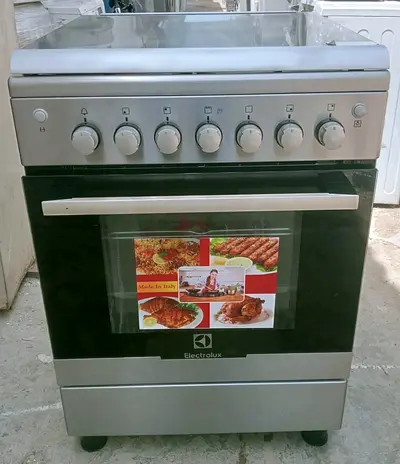 Electrolux 60×60 Gas Cooking Range with Oven – Excellent Condition