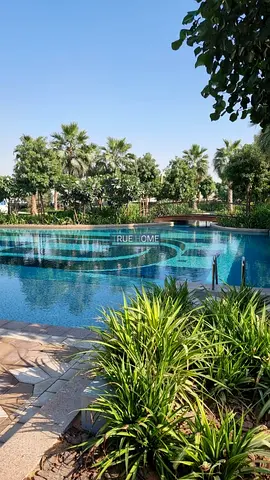 قطعة أرض كبيرة | مع قبو | صف واحد زاوية